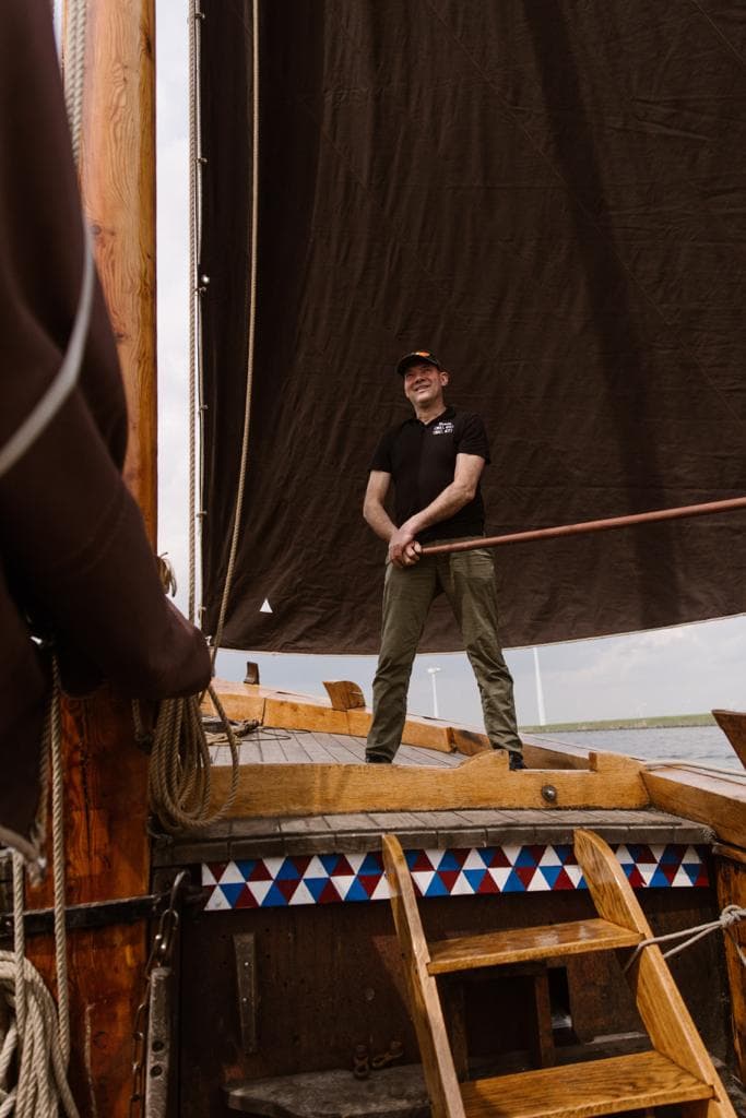 Schipper aan boord van de BU67